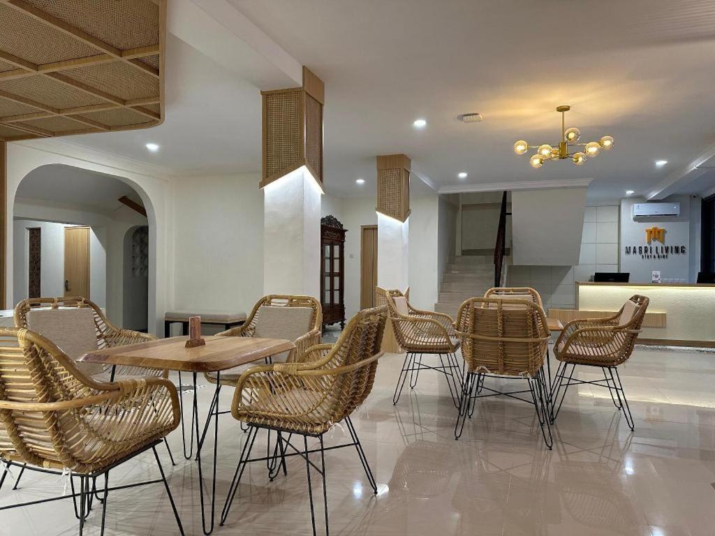 Hotel Masri Living By Daphna International Kejayan Exterior foto