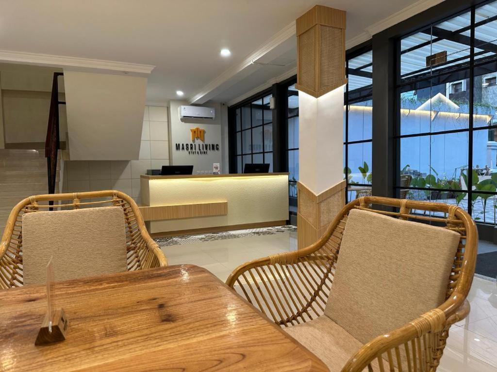 Hotel Masri Living By Daphna International Kejayan Exterior foto